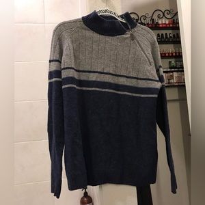 Heavy weighted mens pullover sweater (Unique Brand) Size Large